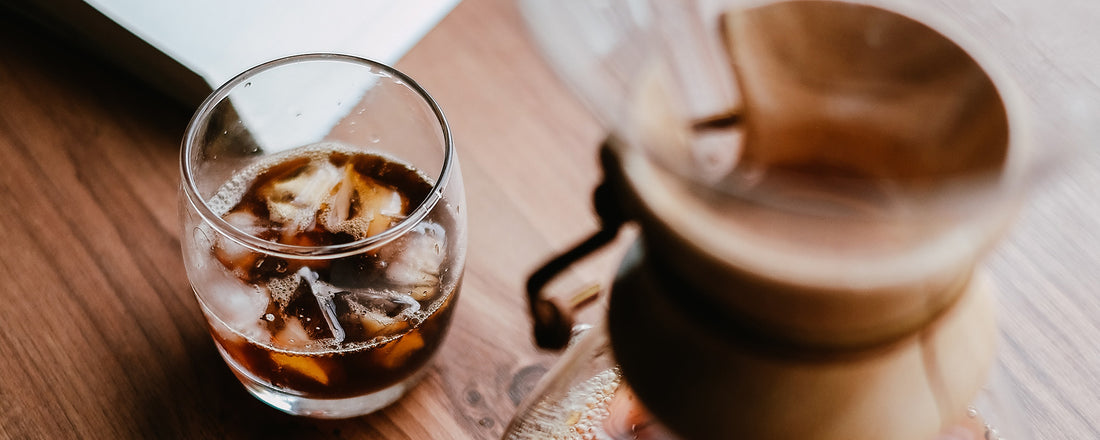 A chemex filled with ice and a flash brew coffee. Photo credit: Gerson Cifuentes via Unsplash.